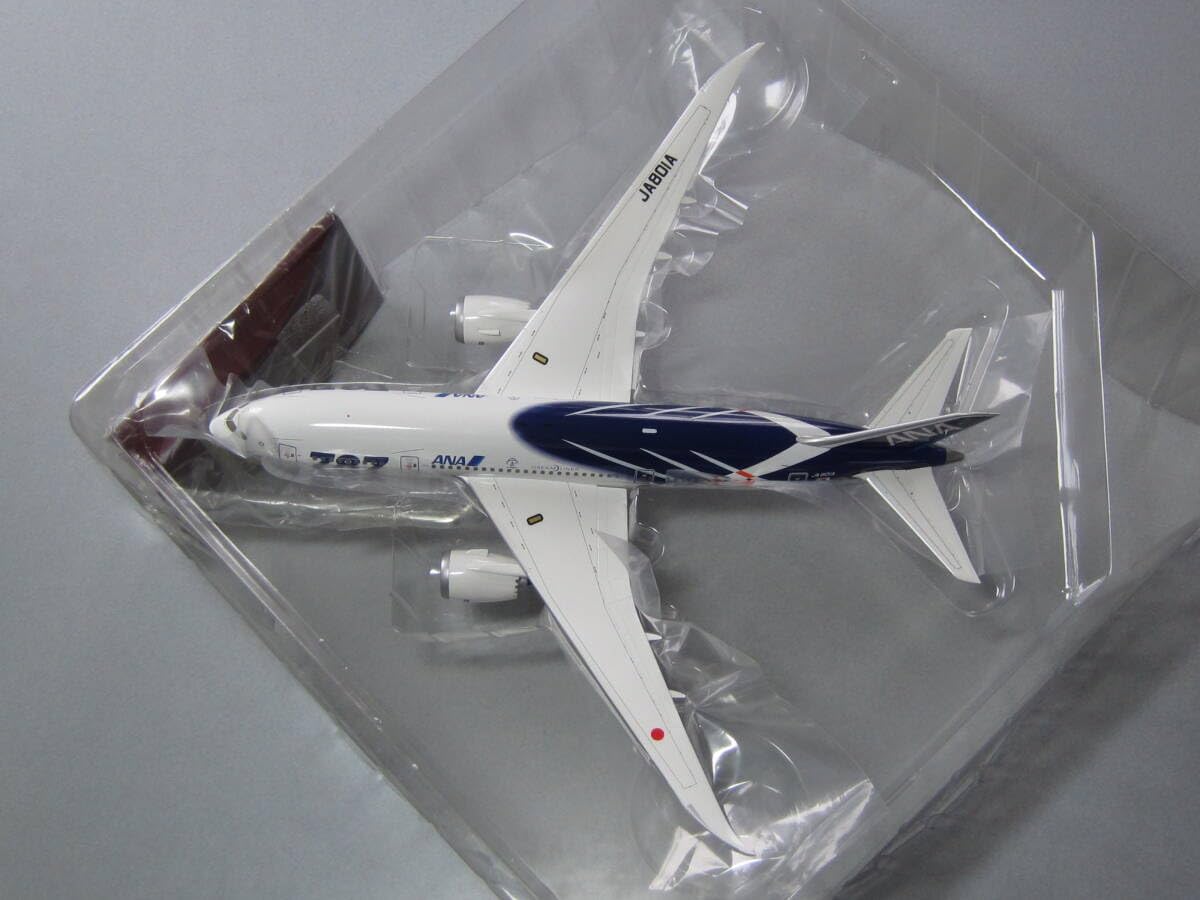 Amazon.co.jp: ANA JA801A 特別塗装機 1号機 NH20053 1:200